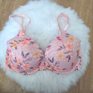 PINK Victoria's Secret Wear Everywhere T-shirt Lightly Lined Leopard Lace